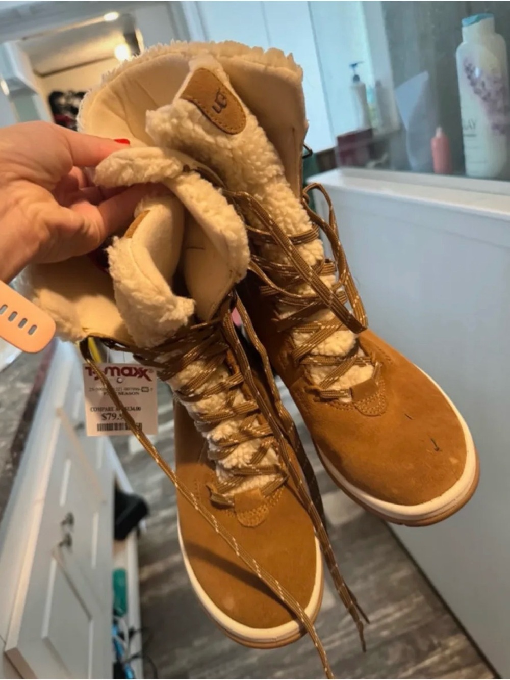 UGG Chestnut Lace-Up Women's Winter Boots with Shearling